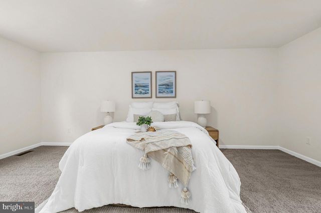 8036 FOXTAIL LN, Glen Burnie, MD 21061