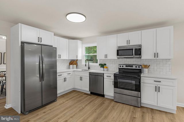 8036 FOXTAIL LN, Glen Burnie, MD 21061