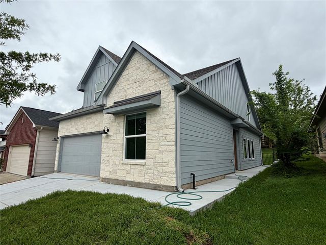 110 Cove Place Court, Conroe, TX 77356