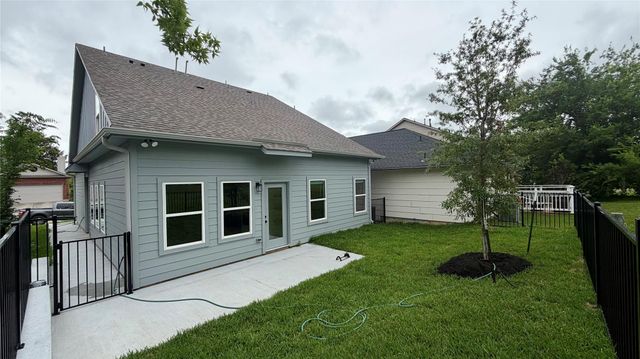 110 Cove Place Court, Conroe, TX 77356