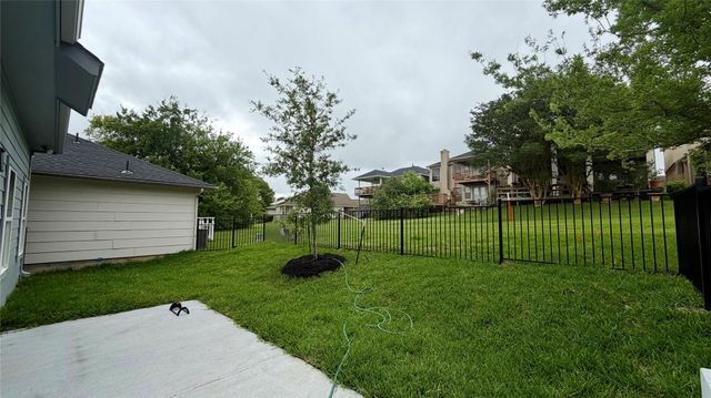 110 Cove Place Court, Conroe, TX 77356