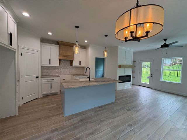 110 Cove Place Court, Conroe, TX 77356