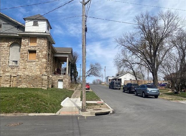 2830 N 17th Street, Kansas City, KS 66104