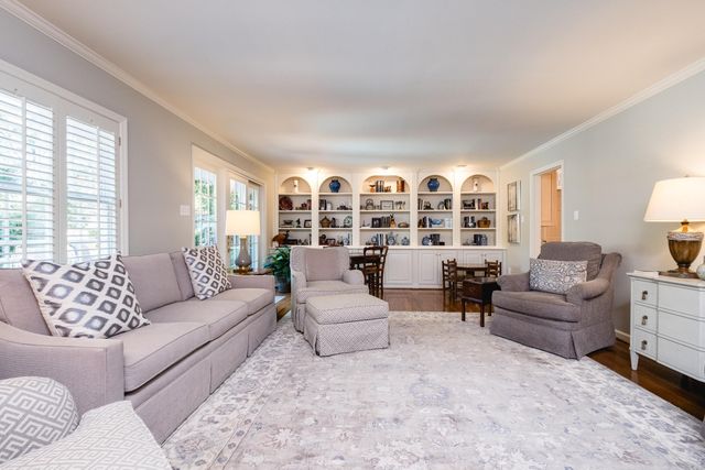 4 Hillandale Drive, Little Rock, AR 72227