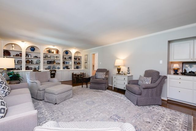 4 Hillandale Drive, Little Rock, AR 72227