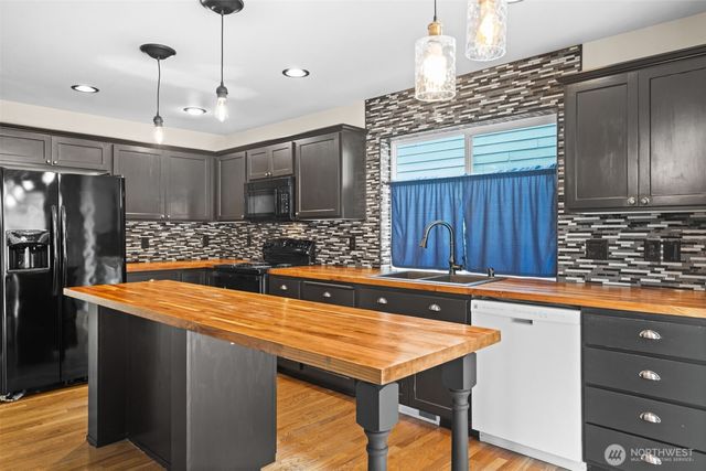 19219 205th Street E, Orting, WA 98360