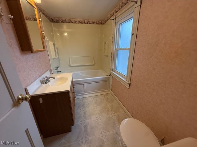 38462 S Beachview Road, Willoughby, OH 44094