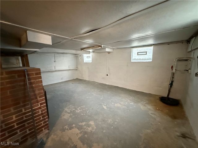 38462 S Beachview Road, Willoughby, OH 44094