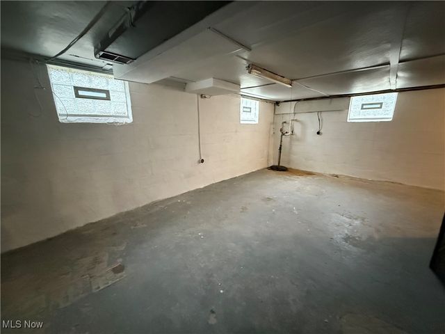 38462 S Beachview Road, Willoughby, OH 44094