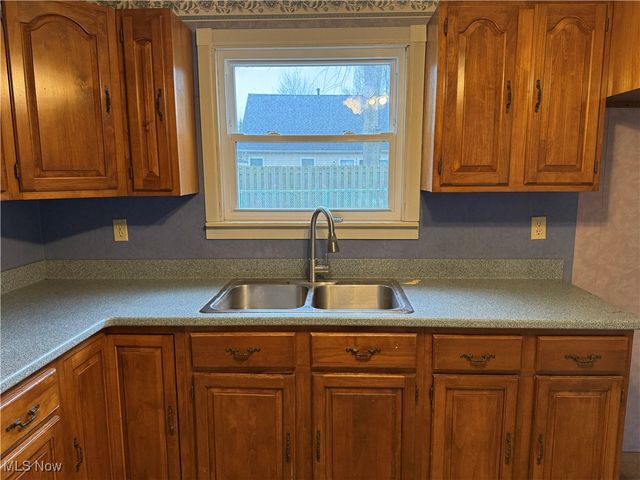 38462 S Beachview Road, Willoughby, OH 44094