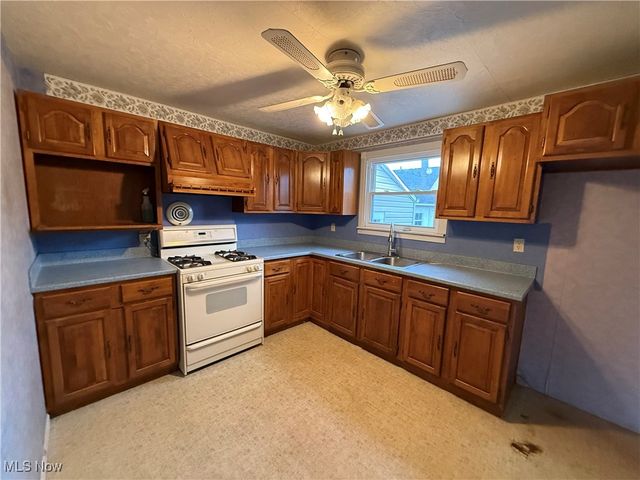 38462 S Beachview Road, Willoughby, OH 44094