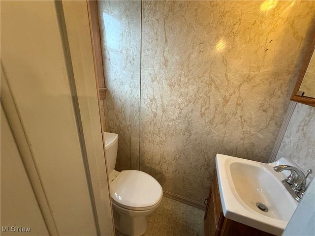 38462 S Beachview Road, Willoughby, OH 44094