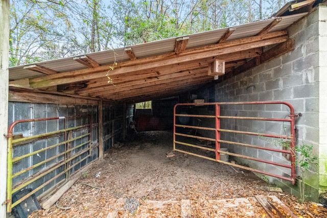 8 Lott Purvis Rd., Hattiesburg, MS 39401