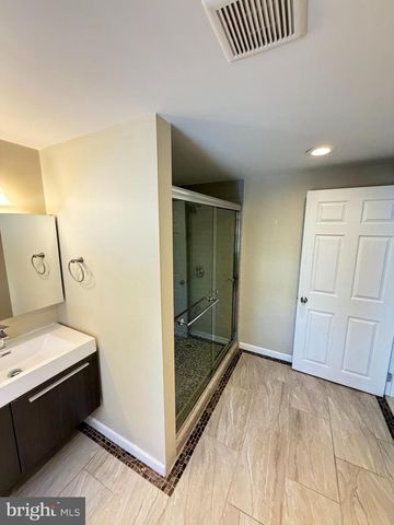 709 S WARNOCK ST, Philadelphia, PA 19147