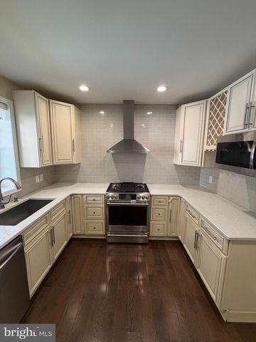 709 S WARNOCK ST, Philadelphia, PA 19147