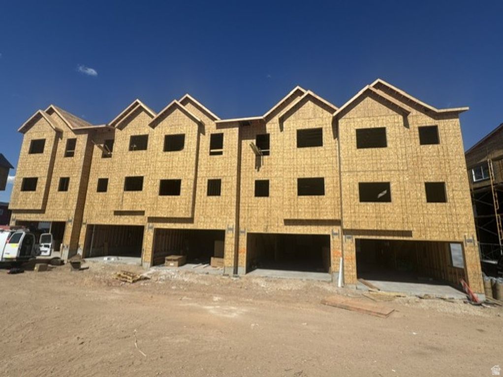 Image 1 of property listing at 1297 N 350 W #1, Sunset, UT 84015