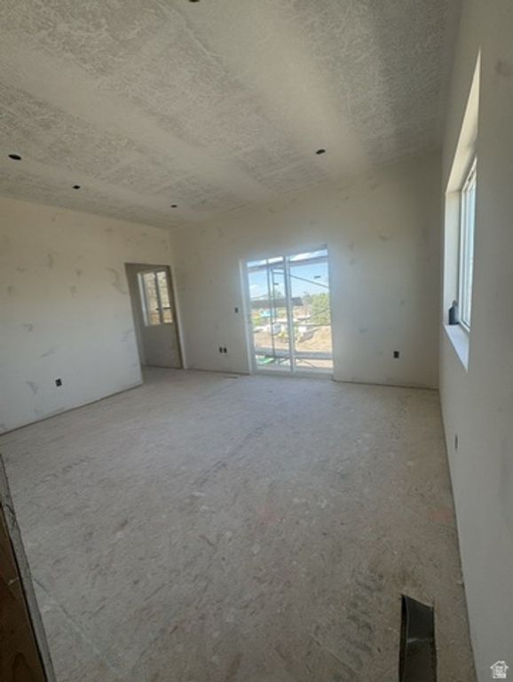 Image 4 of property listing at 1297 N 350 W #1, Sunset, UT 84015