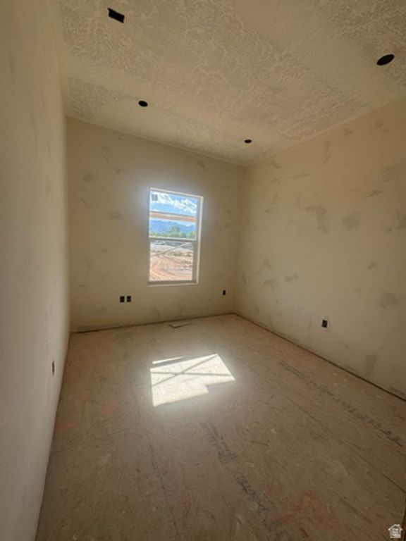 Image 7 of property listing at 1297 N 350 W #1, Sunset, UT 84015