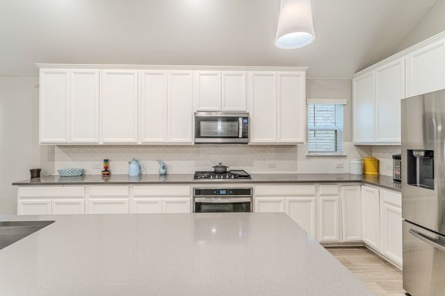 1048 Pinnacle Breeze Drive, Fort Worth, TX 76052