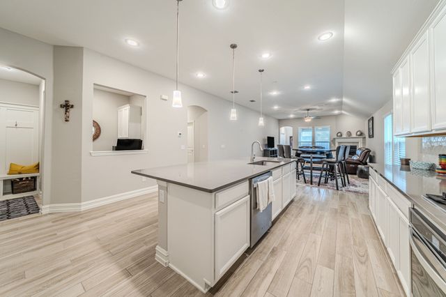 1048 Pinnacle Breeze Drive, Fort Worth, TX 76052