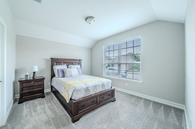 1048 Pinnacle Breeze Drive, Fort Worth, TX 76052