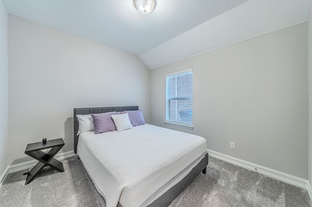 1048 Pinnacle Breeze Drive, Fort Worth, TX 76052