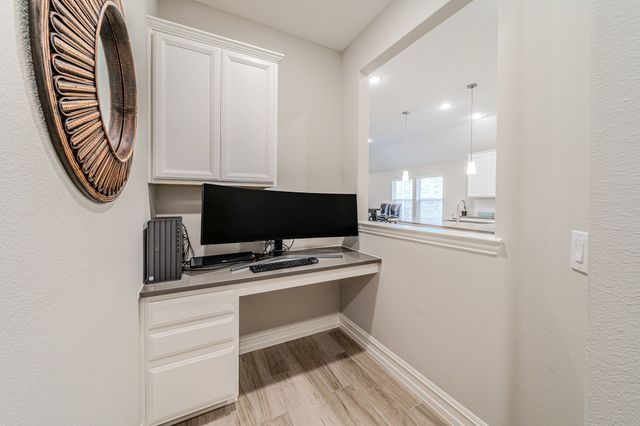 1048 Pinnacle Breeze Drive, Fort Worth, TX 76052