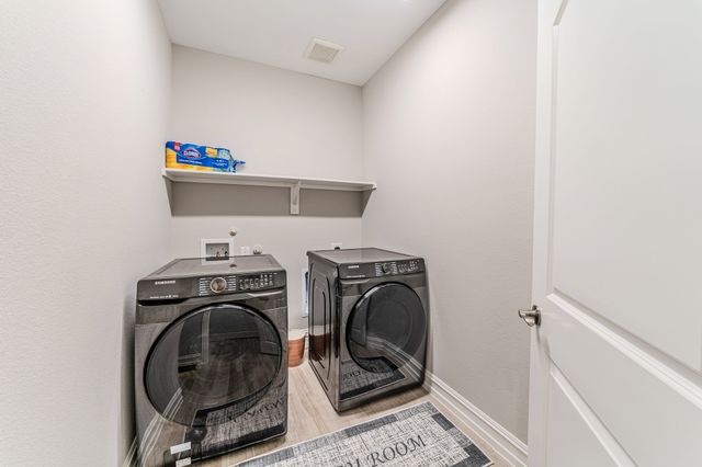 1048 Pinnacle Breeze Drive, Fort Worth, TX 76052