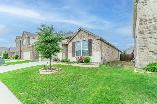 1048 Pinnacle Breeze Drive, Fort Worth, TX 76052