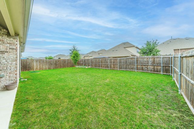 1048 Pinnacle Breeze Drive, Fort Worth, TX 76052