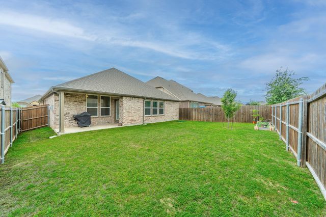 1048 Pinnacle Breeze Drive, Fort Worth, TX 76052