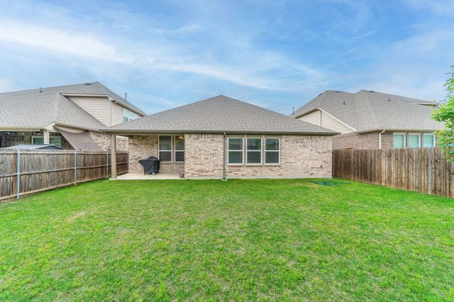 1048 Pinnacle Breeze Drive, Fort Worth, TX 76052