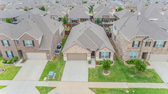 1048 Pinnacle Breeze Drive, Fort Worth, TX 76052