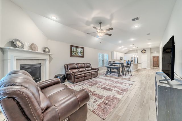 1048 Pinnacle Breeze Drive, Fort Worth, TX 76052