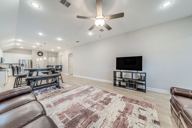 1048 Pinnacle Breeze Drive, Fort Worth, TX 76052