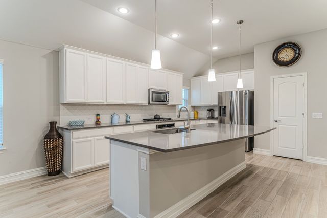 1048 Pinnacle Breeze Drive, Fort Worth, TX 76052