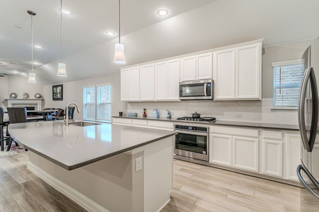 1048 Pinnacle Breeze Drive, Fort Worth, TX 76052