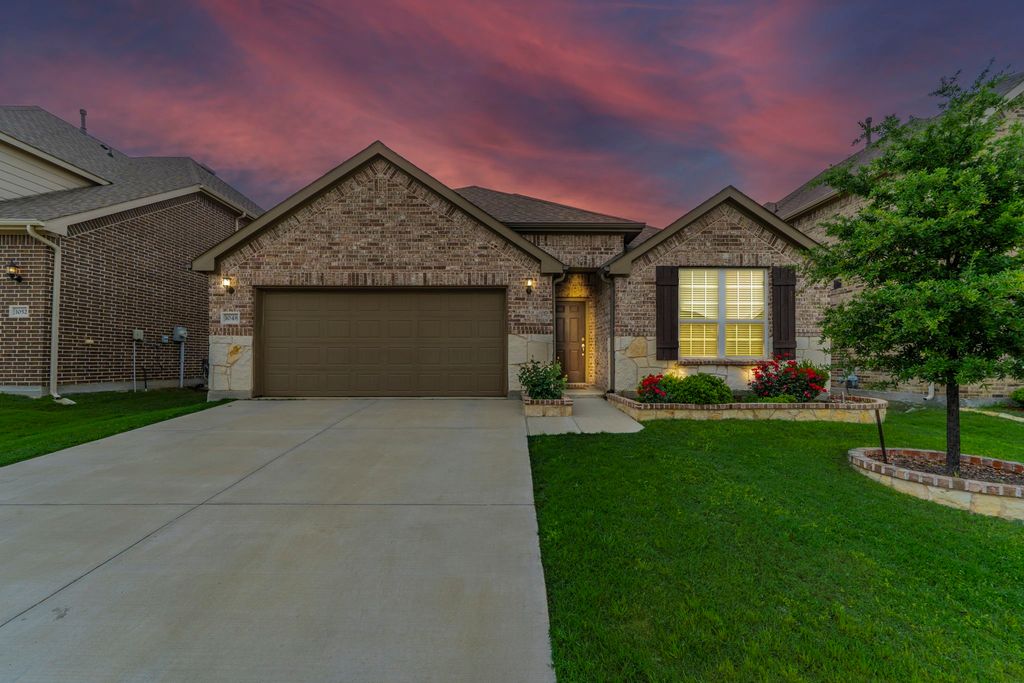 1048 Pinnacle Breeze Drive, Fort Worth, TX 76052