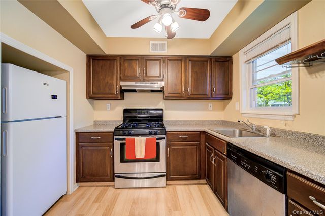 50 Bon Aire Circle C-16, Suffern, NY 10901