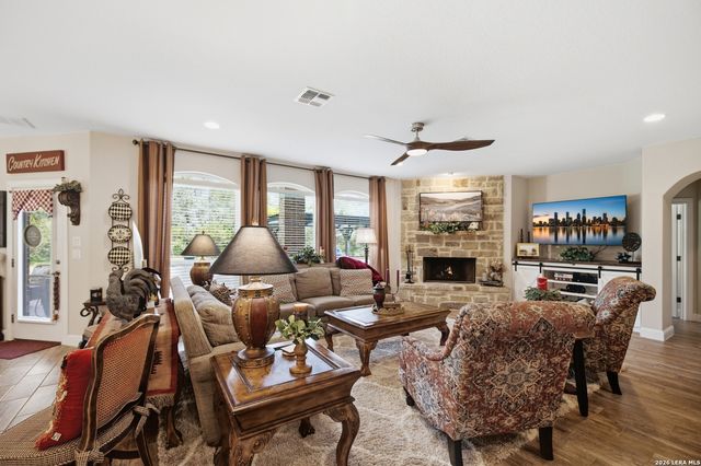 221 Allemania Dr, New Braunfels, TX 78132