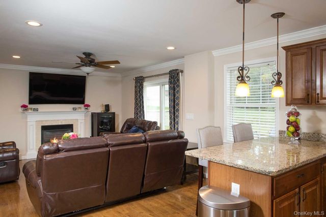 6 Jamil Court, Poughkeepsie, NY 12603