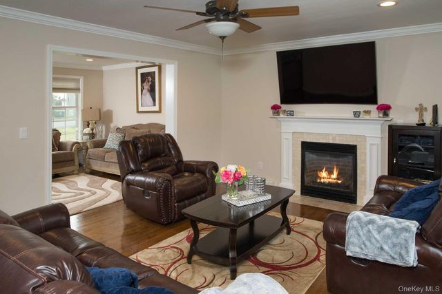 6 Jamil Court, Poughkeepsie, NY 12603