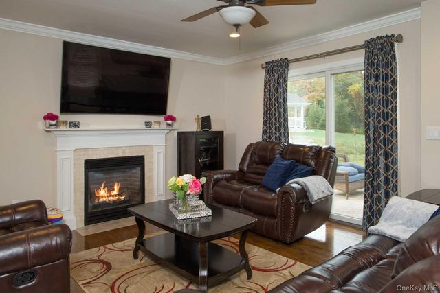 6 Jamil Court, Poughkeepsie, NY 12603