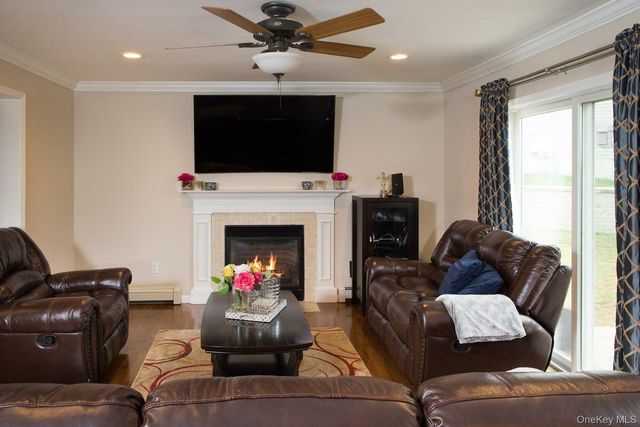 6 Jamil Court, Poughkeepsie, NY 12603