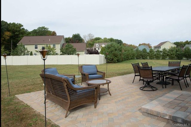 6 Jamil Court, Poughkeepsie, NY 12603