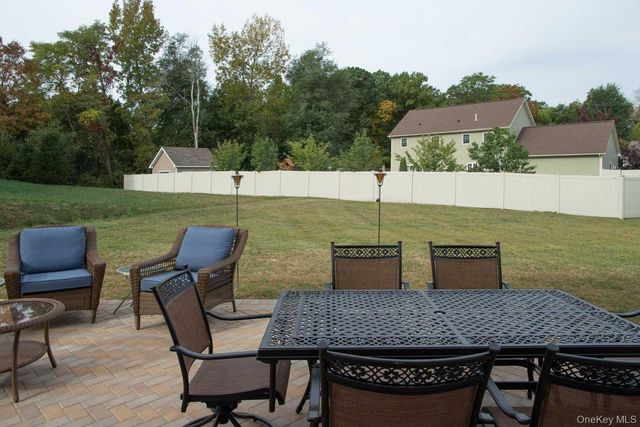 6 Jamil Court, Poughkeepsie, NY 12603