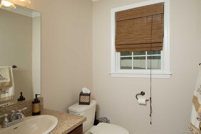 6 Jamil Court, Poughkeepsie, NY 12603