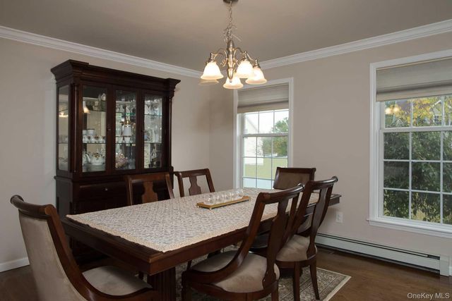 6 Jamil Court, Poughkeepsie, NY 12603