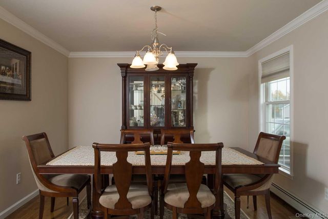 6 Jamil Court, Poughkeepsie, NY 12603