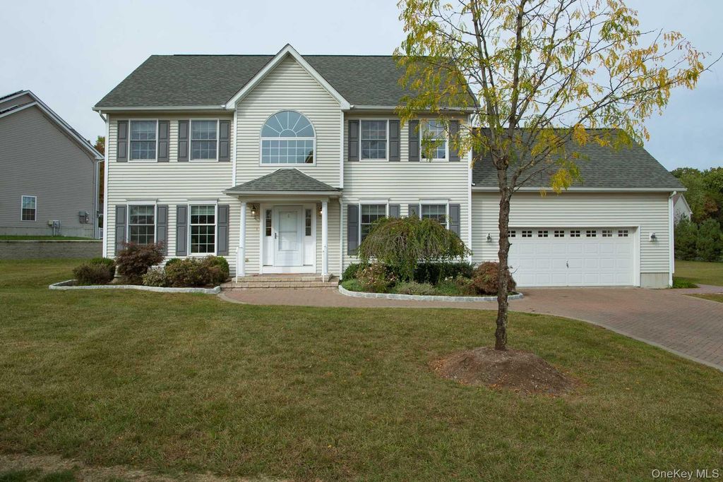 6 Jamil Court, Poughkeepsie, NY 12603